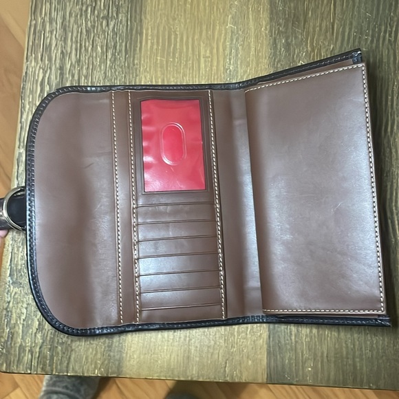 Dooney & Bourke Vintage Bordeaux Croc Embossed Leather Wallet front closure - Picture 6 of 14